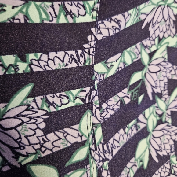 Lularoe Tall and Curvy Womens Blue and Purple Floral Striped Leggings - Picture 2 of 4